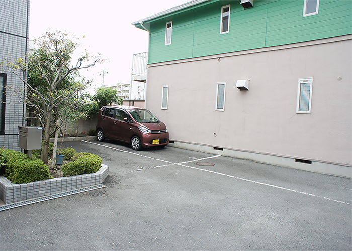 玄関横駐車場